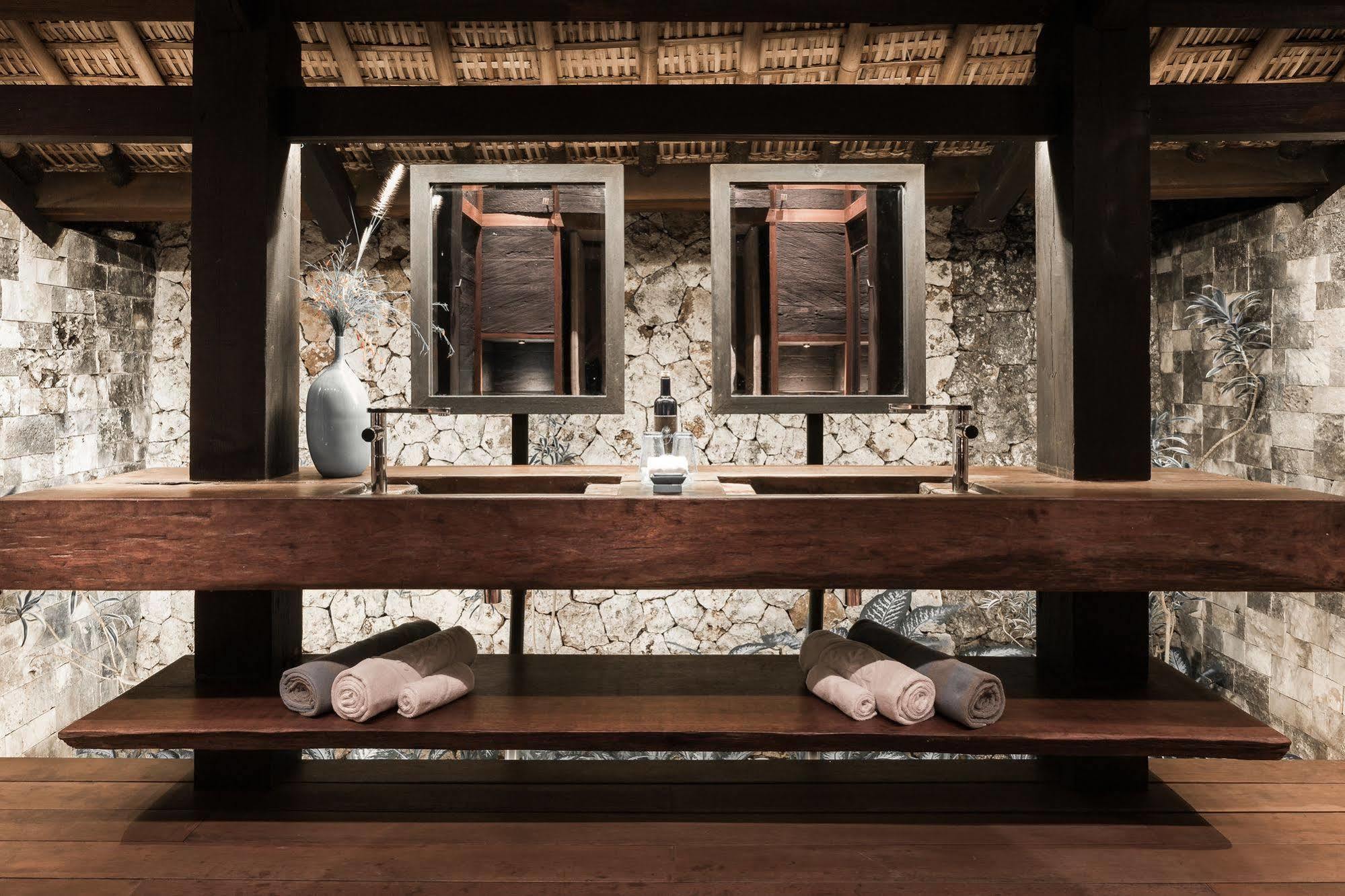 Resort Suarga Padang Padang 5*