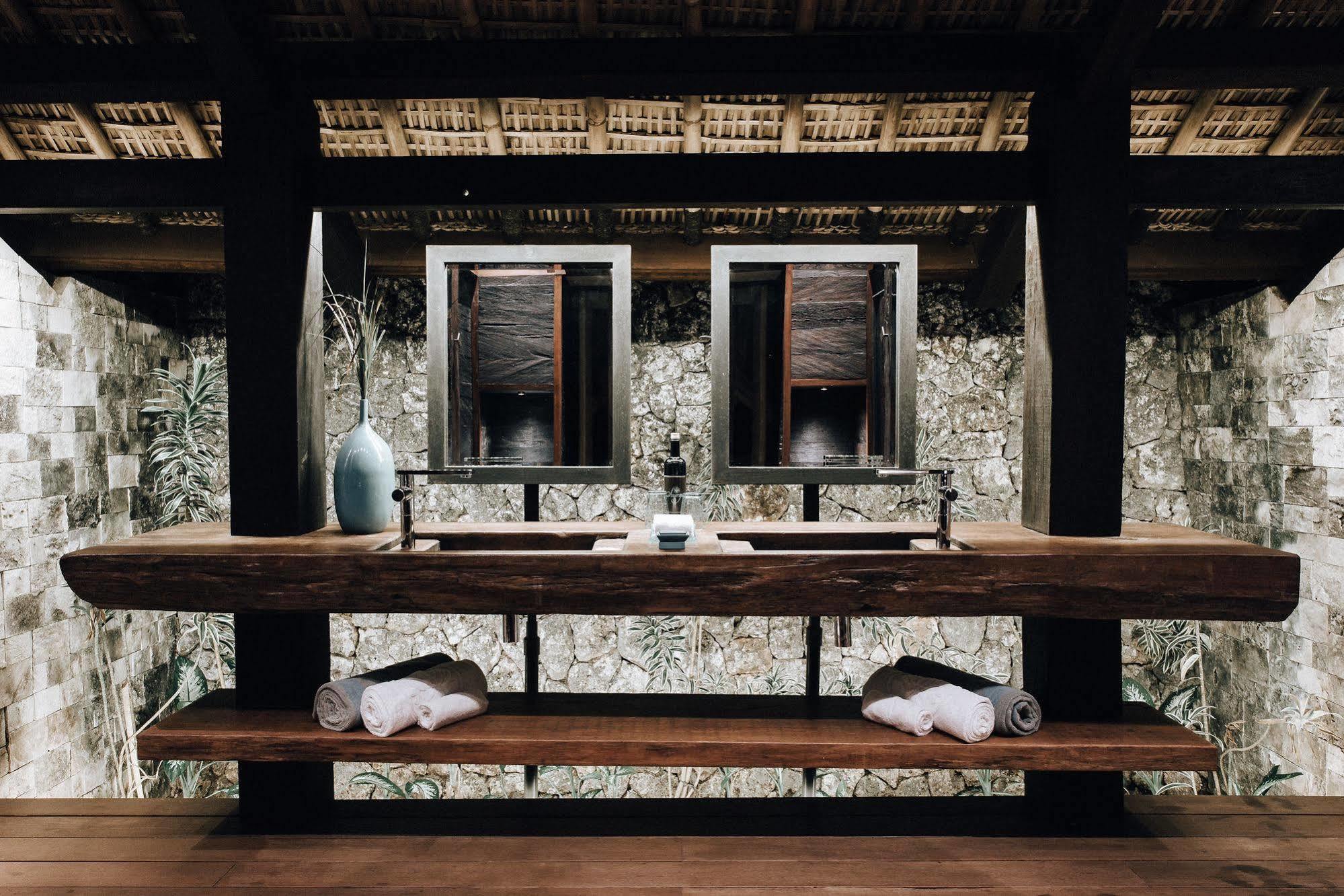 Suarga Padang Padang Station touristique 5*